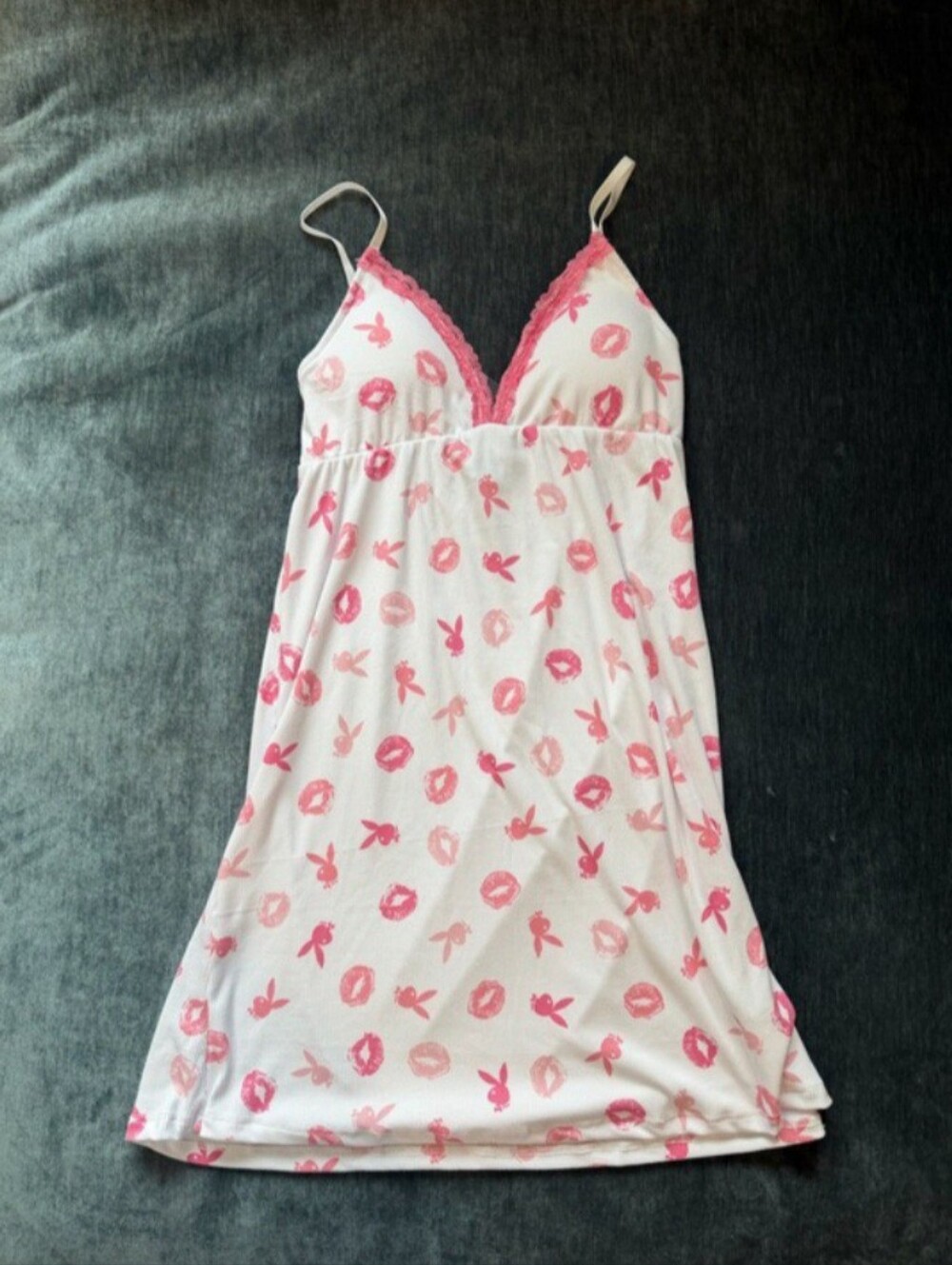 🩷for my bestie🩷 🩷PLAYBOY White Chemise with Pink Kiss & Bunny Print🩷